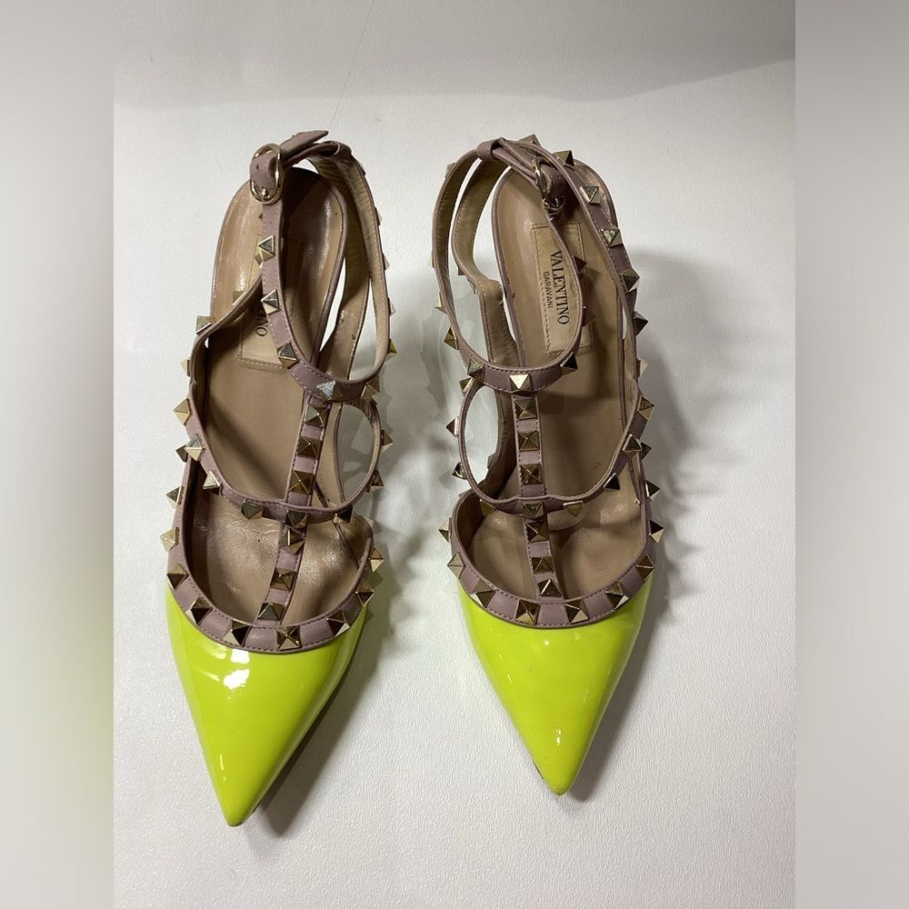 Valentino Garavani Neon Yellow Parent Leather Rockstud Pumps EU Size 37.5 - Picture 2 of 16